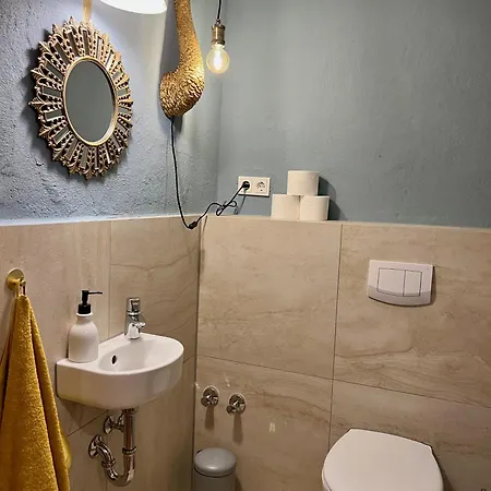Appartement Ruhige Ferienwohnung Mit Holzofen, Sauna, Garten&terrasse Auf Historischem Schlosshof