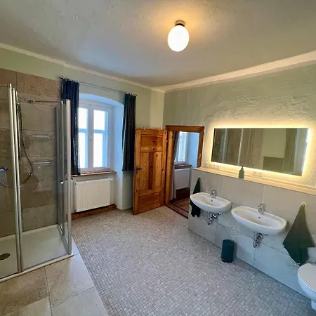 Appartement Ruhige Ferienwohnung Mit Holzofen, Sauna, Garten&terrasse Auf Historischem Schlosshof Zeitlofs