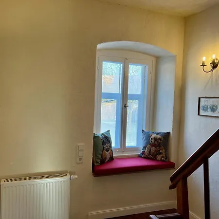Ruhige Ferienwohnung Mit Holzofen, Sauna, Garten&terrasse Auf Historischem Schlosshof