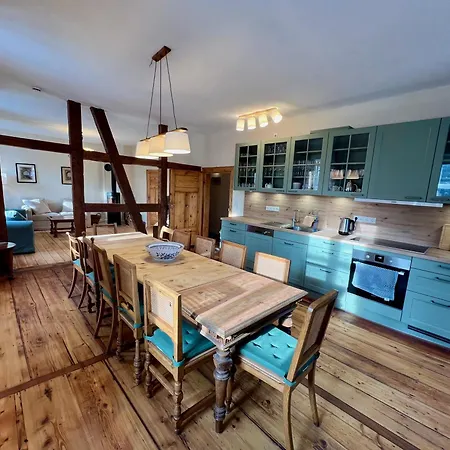 Ruhige Ferienwohnung Mit Holzofen, Sauna, Garten&terrasse Auf Historischem Schlosshof Appartement