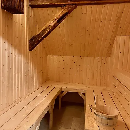 Ruhige Ferienwohnung Mit Holzofen, Sauna, Garten&terrasse Auf Historischem Schlosshof