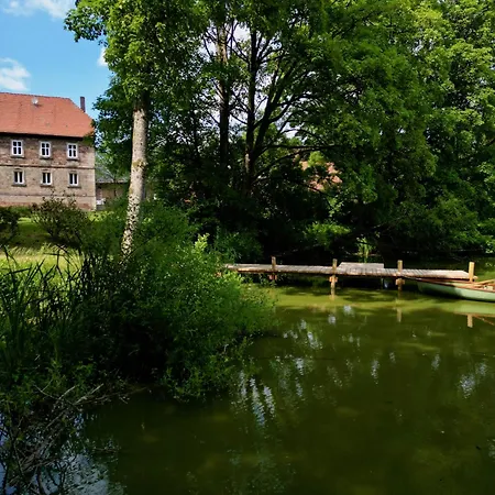 Appartement Ruhige Ferienwohnung Mit Holzofen, Sauna, Garten&terrasse Auf Historischem Schlosshof