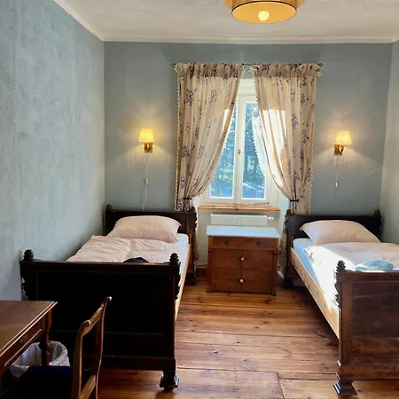 Ruhige Ferienwohnung Mit Holzofen, Sauna, Garten&terrasse Auf Historischem Schlosshof