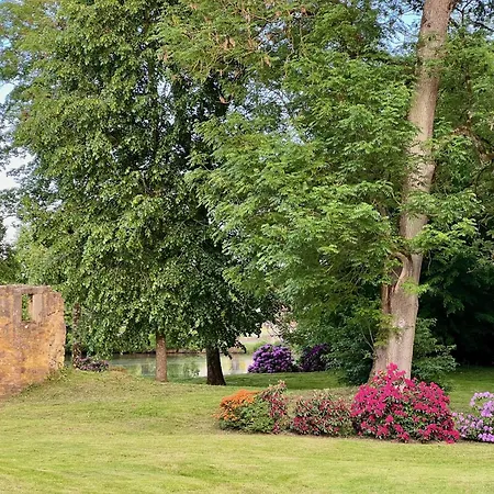 Ruhige Ferienwohnung Mit Holzofen, Sauna, Garten&terrasse Auf Historischem Schlosshof *