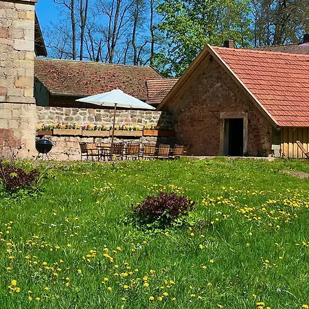Ruhige Ferienwohnung Mit Holzofen, Sauna, Garten&terrasse Auf Historischem Schlosshof Zeitlofs